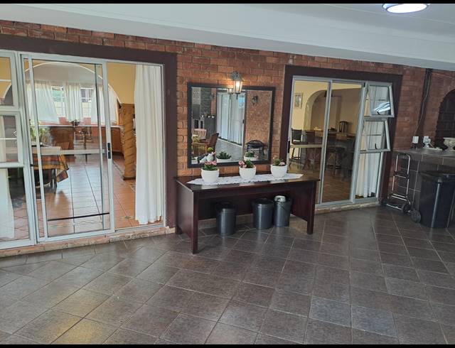 12 BEDROOM HOUSE FOR SALE IN HAYFIELDS